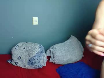 petitestrawberry18's chat room