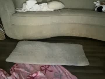 babyaves's chat room