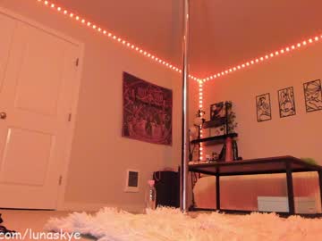 xlunaskye's chat room