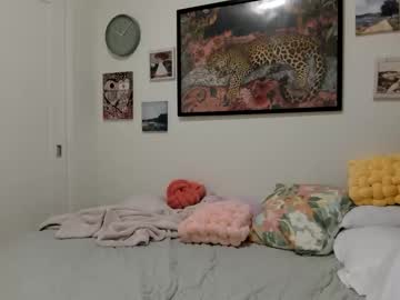 ariah_is_blonde's chat room