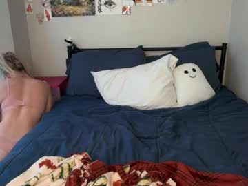 elliee81's chat room