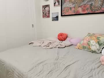 ariah_is_blonde's chat room