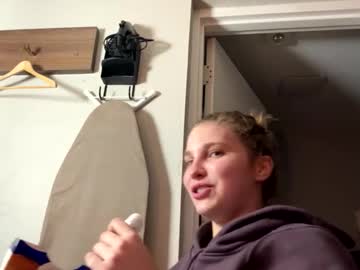 deepthroatqueen33's chat room