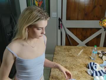 ellalowe's chat room