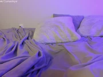 xlunaskye's chat room