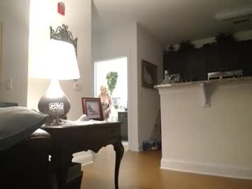 hotblondemilf1962's chat room