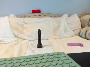 eatmygingersnapps's chat room