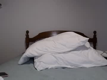 ellalowe's chat room