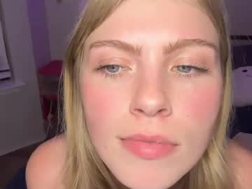 elliee81's chat room