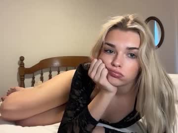 ellalowe's chat room