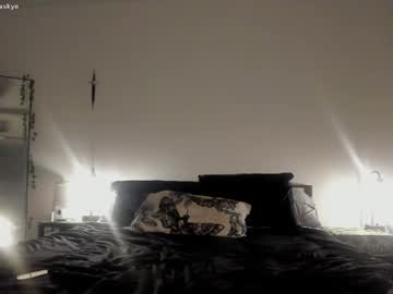 xlunaskye's chat room