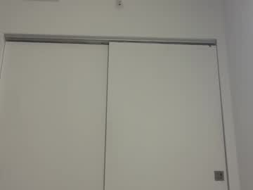 elenahere4u's chat room