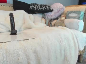 eatmygingersnapps's chat room