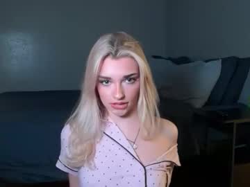 ellalowe's chat room