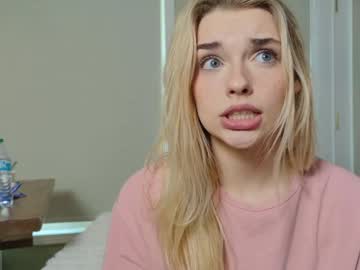 ellalowe's chat room