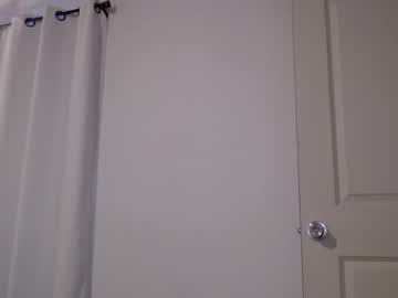 ellalowe's chat room