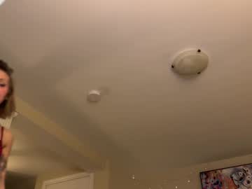 abbienextdoor's chat room