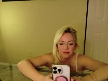 summerishotter's chat room