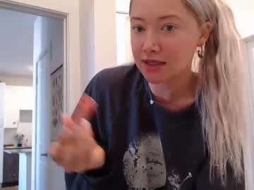 lilyyymonroee's chat room