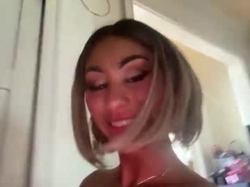 avalonnfoxx's chat room