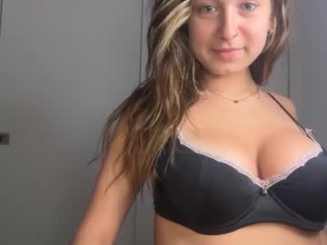 elenahere4u's chat room