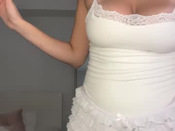 elenahere4u's chat room