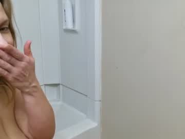 tinywithtiddies's chat room