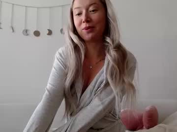 lilyyymonroee's chat room