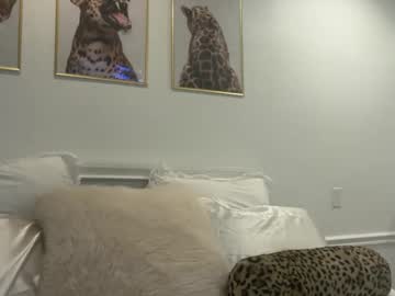 arianasiren's chat room