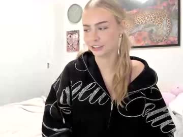 ariah_is_blonde's chat room