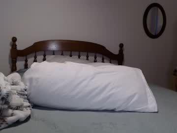 ellalowe's chat room