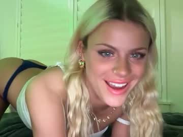 ella_hill's chat room