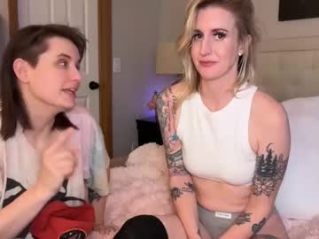 officiallyonlytams's chat room