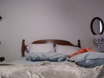 ellalowe's chat room