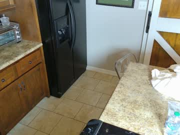 ellalowe's chat room