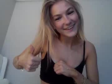 emmabrooksxo's chat room