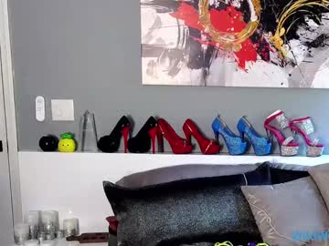 wildwifebarbie's chat room