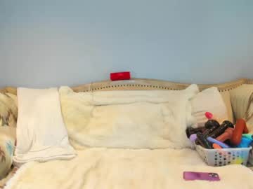 eatmygingersnapps's chat room