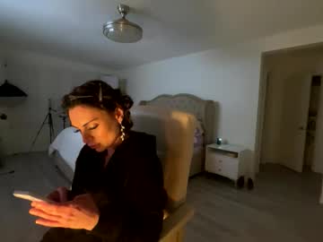 ella_ella_ella_ay's chat room