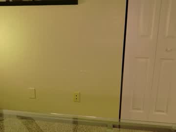 summerishotter's chat room