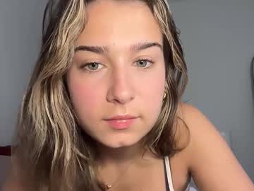 elenahere4u's chat room