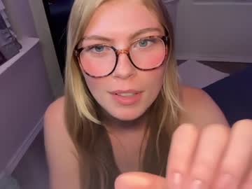 elliee81's chat room