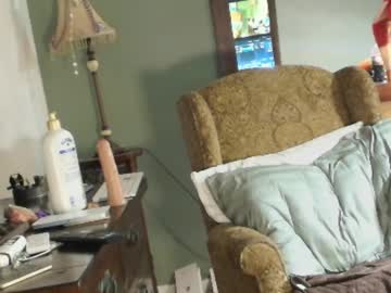 hidden_gold_milf's chat room