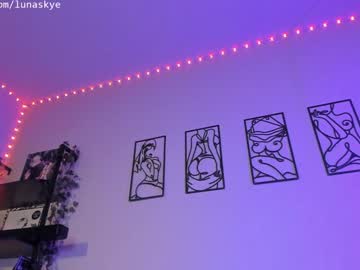 xlunaskye's chat room