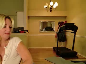 summerishotter's chat room