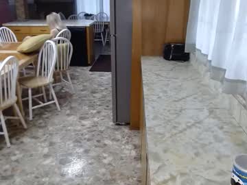 ellalowe's chat room