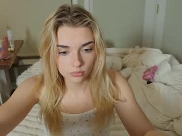 ellalowe's chat room