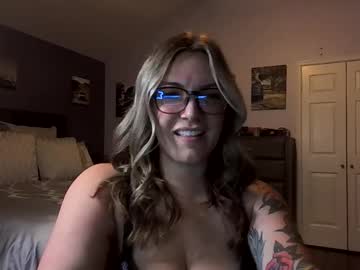 tattedlasirena's chat room