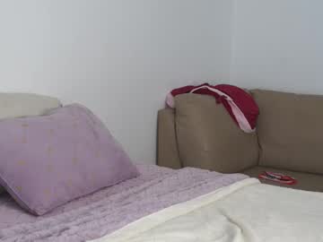 liafunsized_18's chat room