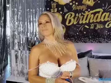 wildwifebarbie's chat room